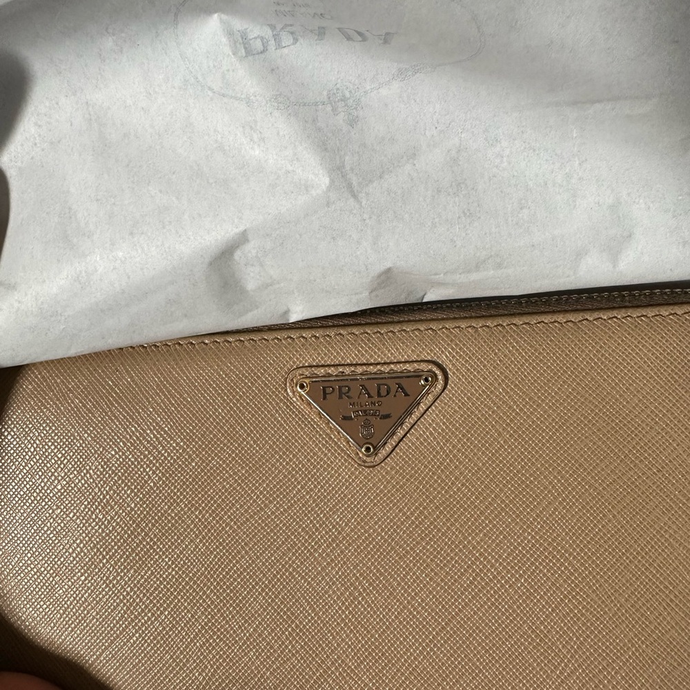 PRADA ZIPPER WALLET BIEGE W/Box